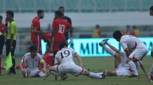 Duel Bahrain vs Korut di Stadion Pakansari diwarnai lampu mati