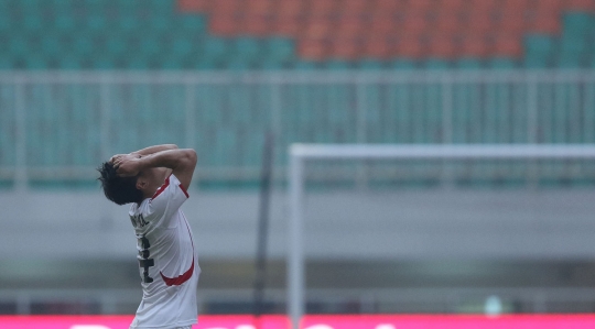 Duel Bahrain vs Korut di Stadion Pakansari diwarnai lampu mati