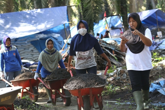 Geliat industri pupuk kompos beromzet miliaran
