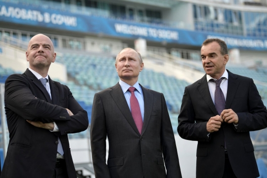 Gaya Putin keliling stadion Piala Dunia di Sochi