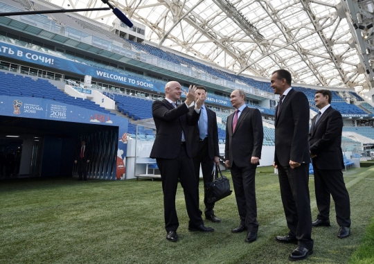 Gaya Putin keliling stadion Piala Dunia di Sochi