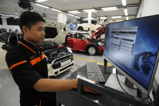 Melihat dealer Mini Cooper pertama di Banten