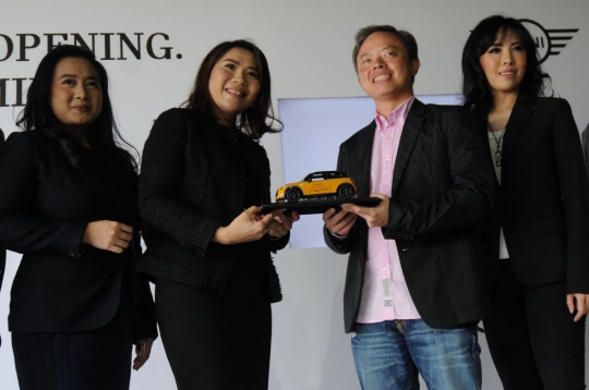 Melihat dealer Mini Cooper pertama di Banten