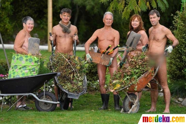 Foto Hari Berkebun Telanjang Dunia Orang Orang Ini Tampil Tak Berpakaian Merdeka Com