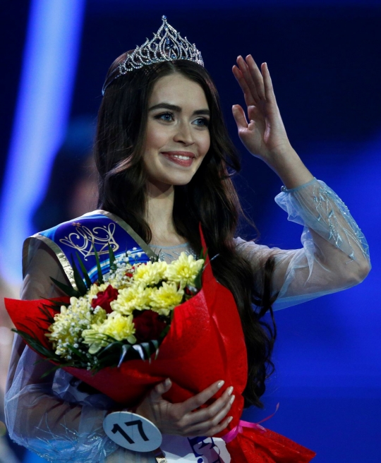 Manisnya senyuman Maria Vasilevich, peraih mahkota Miss Belarus 2018