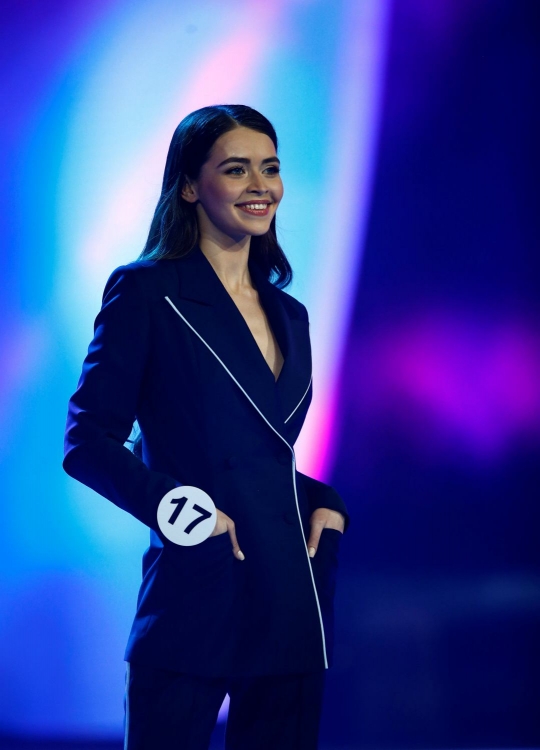 Manisnya senyuman Maria Vasilevich, peraih mahkota Miss Belarus 2018