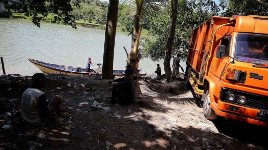 Potret penambang pasir liar di Sungai Luk Ulo Kebumen