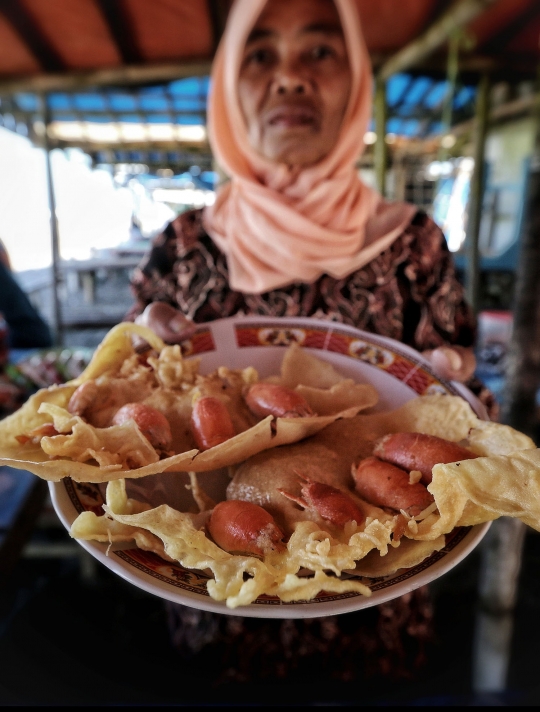 Kisah pencari undur-undur laut di pesisir Kebumen