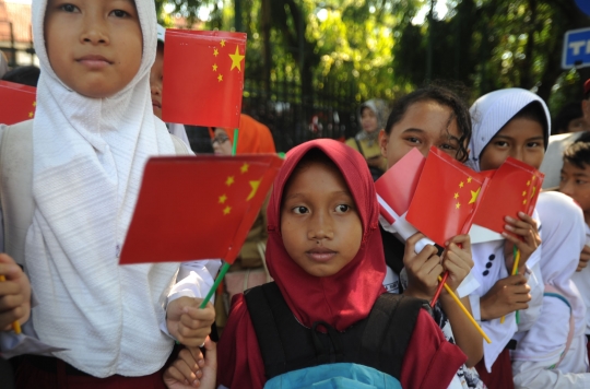 Barisan pelajar sambut kedatangan PM China di Istana Bogor