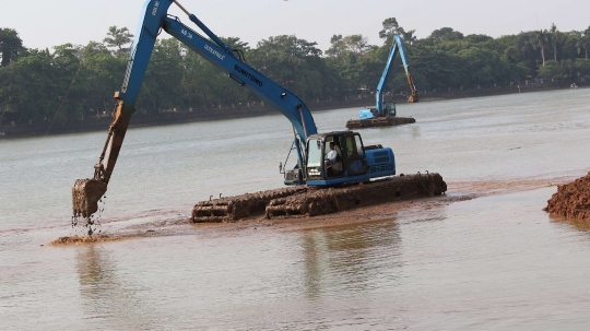 Tambah daya tampung, Setu Babakan dikeruk