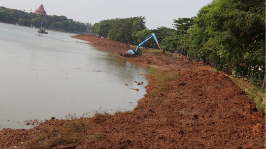 Tambah daya tampung, Setu Babakan dikeruk