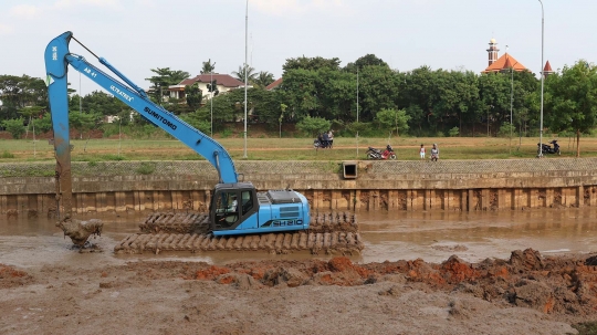 Tambah daya tampung, Setu Babakan dikeruk