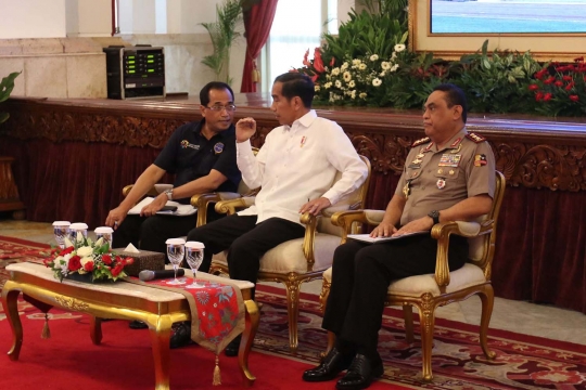 Presiden Jokowi dengarkan keluhan sopir truk di Istana