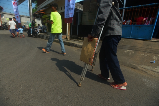 Anies Baswedan bagi-bagi 12 ribu Kartu Lansia Jakarta