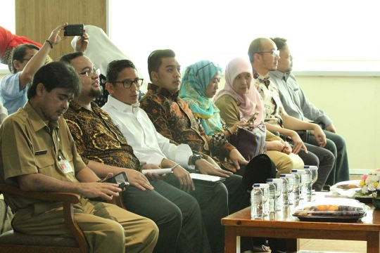 Launcing program OK OCE, Sandiaga bagikan 2.000 Alquran di Balai Kota