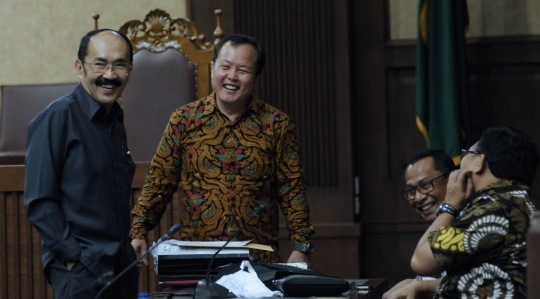 Fredrich Yunadi tebar senyuman jelang sidang lanjutan