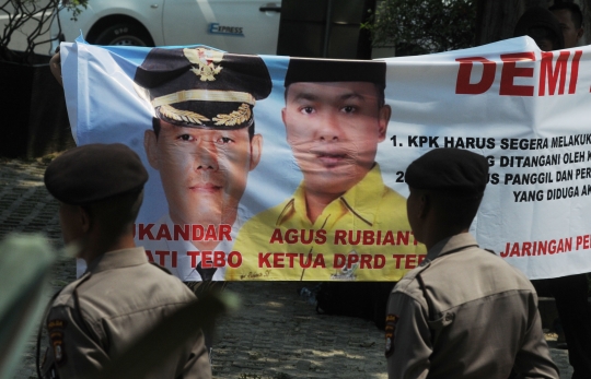 Mahasiswa desak KPK periksa Bupati Tebo