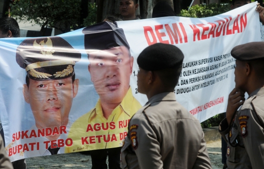 Mahasiswa desak KPK periksa Bupati Tebo