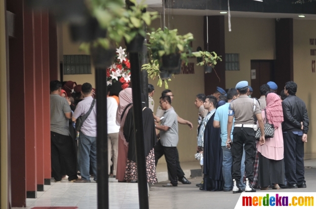 Foto Jenazah Korban Kerusuhan Mako Brimob Kelapa Dua Diserahkan