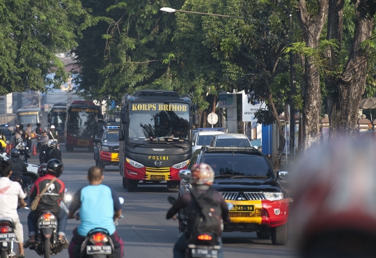 Iring-iringan bus narapidana terorisme menuju Nusakambangan