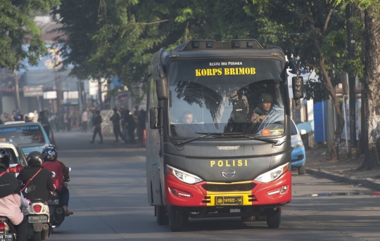 Iring-iringan bus narapidana terorisme menuju Nusakambangan