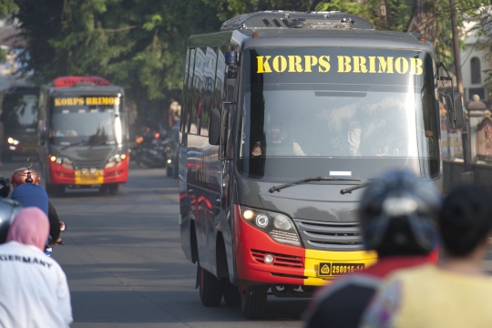 Iring-iringan bus narapidana terorisme menuju Nusakambangan