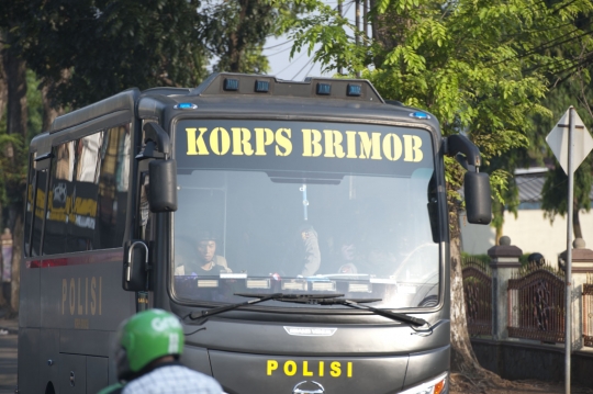 Iring-iringan bus narapidana terorisme menuju Nusakambangan