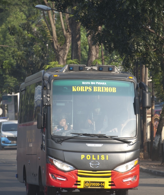 Iring-iringan bus narapidana terorisme menuju Nusakambangan