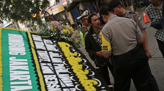 Karangan bunga untuk polisi korban kerusuhan Mako Brimob mulai berdatangan