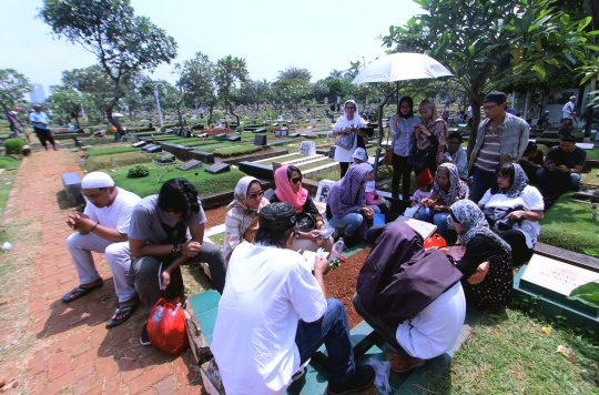 Tradisi ziarah kubur jelang Ramadan