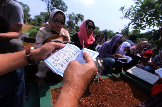 Tradisi ziarah kubur jelang Ramadan