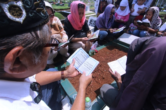 Tradisi ziarah kubur jelang Ramadan