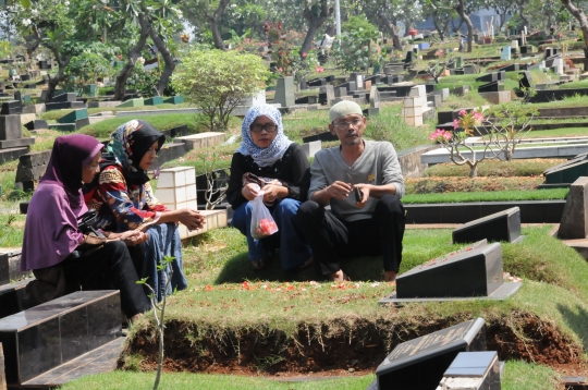 Tradisi ziarah kubur jelang Ramadan