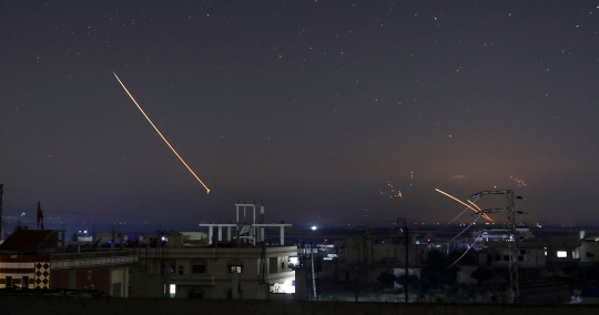 Serangan rudal hiasi langit Suriah