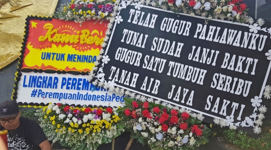 Puluhan karangan bunga hiasi Mako Brimob