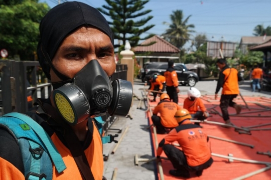 Penampakan letusan Gunung Merapi yang semburkan abu hingga 5.000 meter