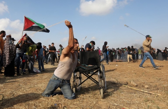Aksi pria Palestina berkursi roda bentrok lawan tentara Israel