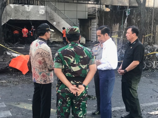 Jokowi pantau lokasi bom gereja di Surabaya