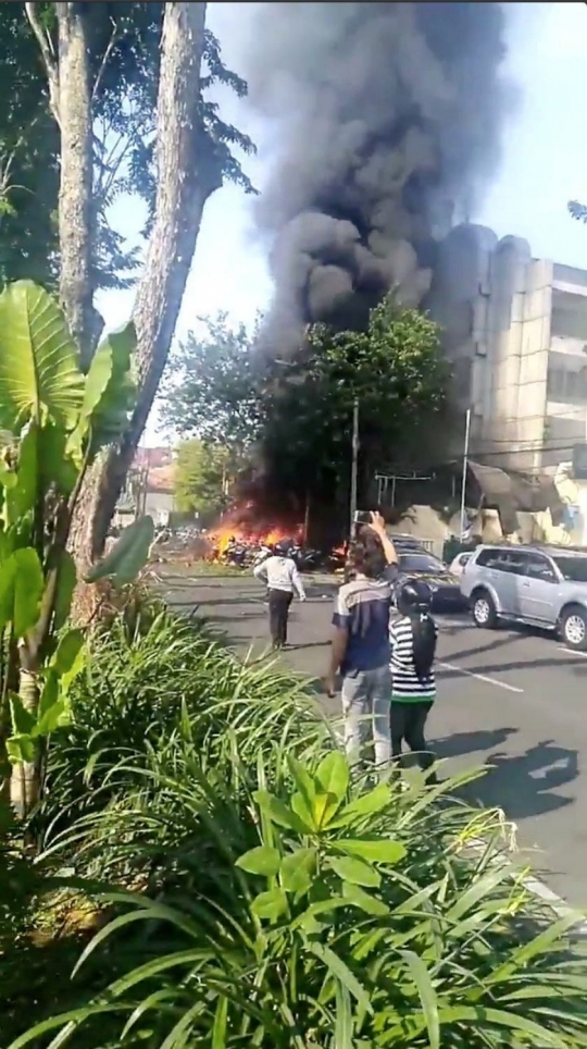 Ini bentuk mobil usai dipakai teroris buat bom gereja Surabaya