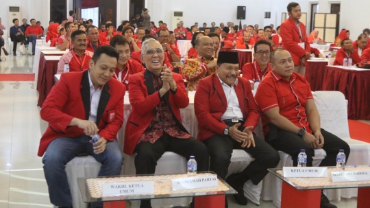 Hendropriyono dan Try Sutrisno hadiri Kongres Luar Biasa PKPI