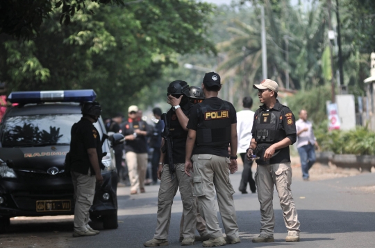 Penjagaan ketat Gereja Santa Anna pasca teror bom