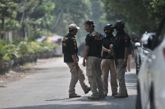 Penjagaan ketat Gereja Santa Anna pasca teror bom