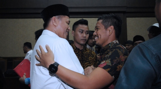 Dugaan suap, Bupati Lampung Tengah nonaktif jalani sidang dakwaan