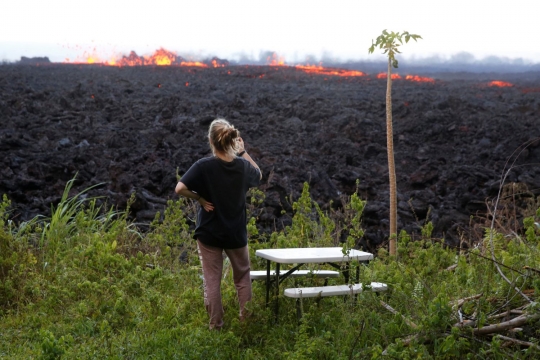 Memotret keindahan retakan lava Kilauea yang mematikan