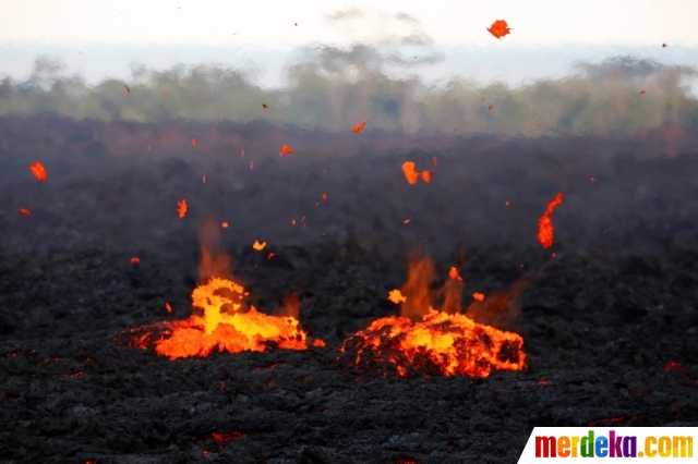 Foto : Memotret keindahan retakan lava Kilauea yang 