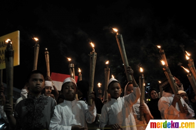 Foto : Pawai obor sambut Ramadan meriahkan jalanan 