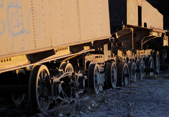 Menyusuri kuburan kereta di Bolivia