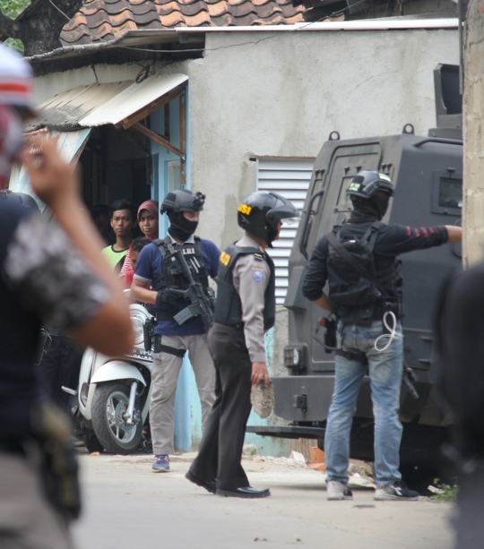 Suasana penangkapan terduga teroris di Tangerang