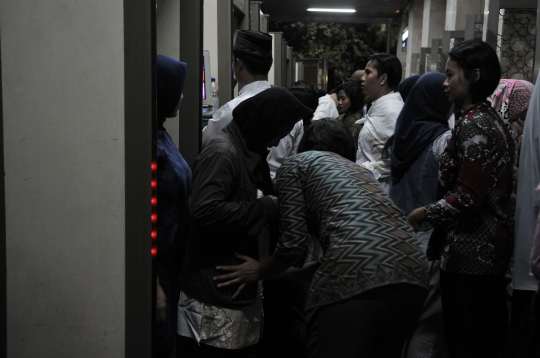 Antisipasi teror, pintu masuk Masjid Istiqlal dipasang alat detektor
