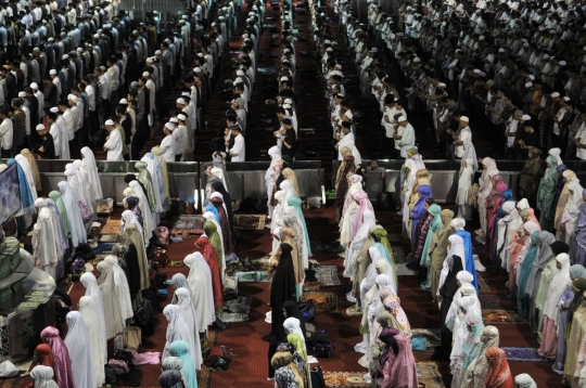 Ribuan jemaah Salat Tarawih penuhi Masjid Istiqlal